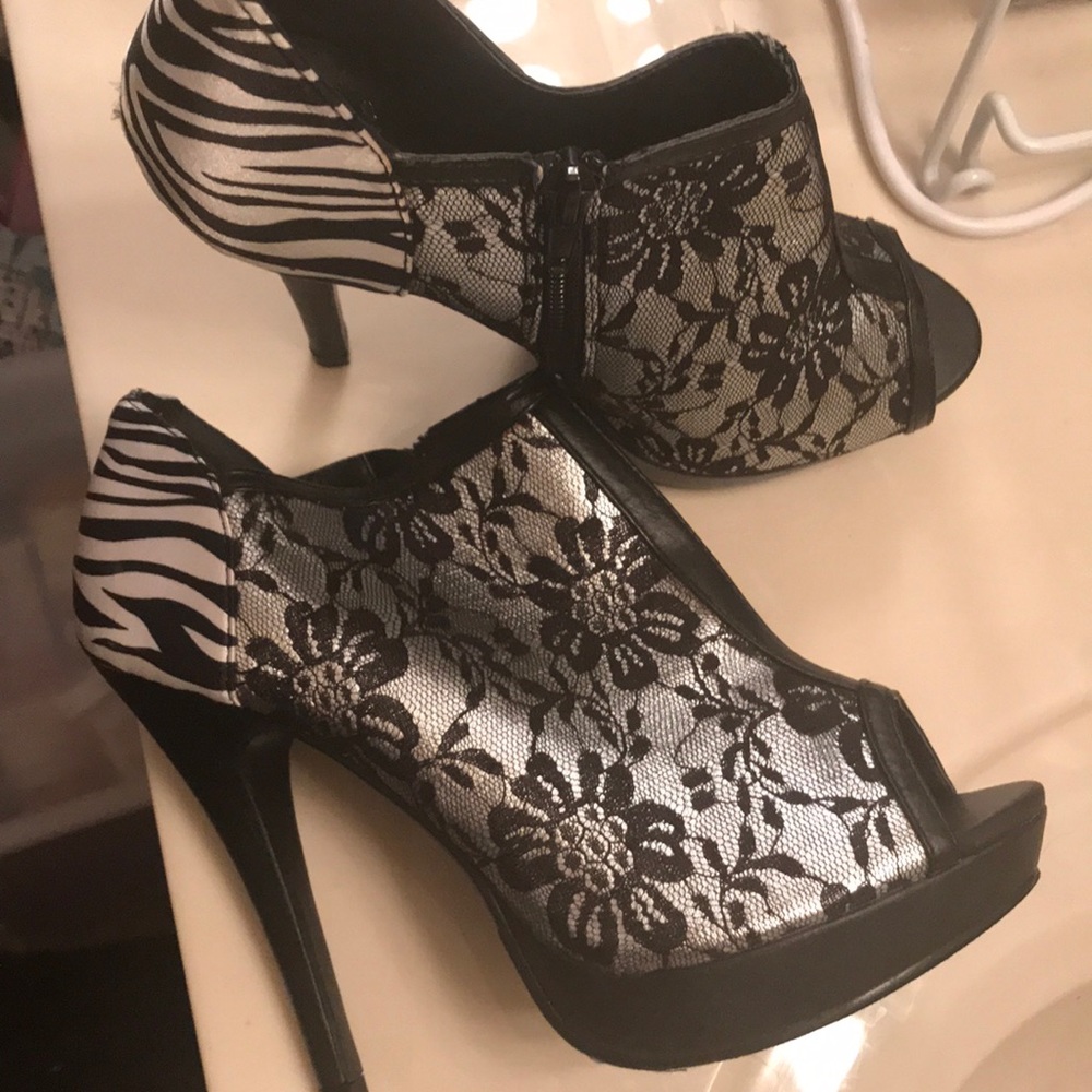 Ladies lace & animal print heels